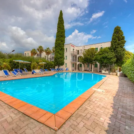 מלון דירות Riviera 2*