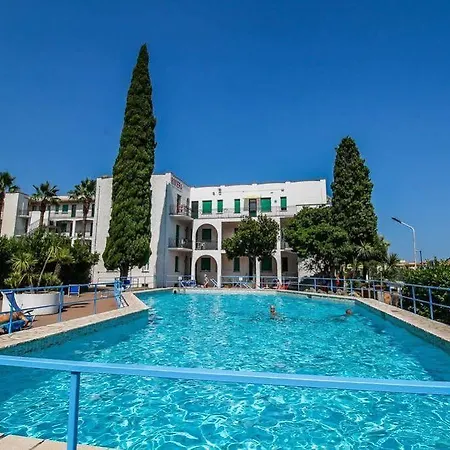 Riviera מלון דירות